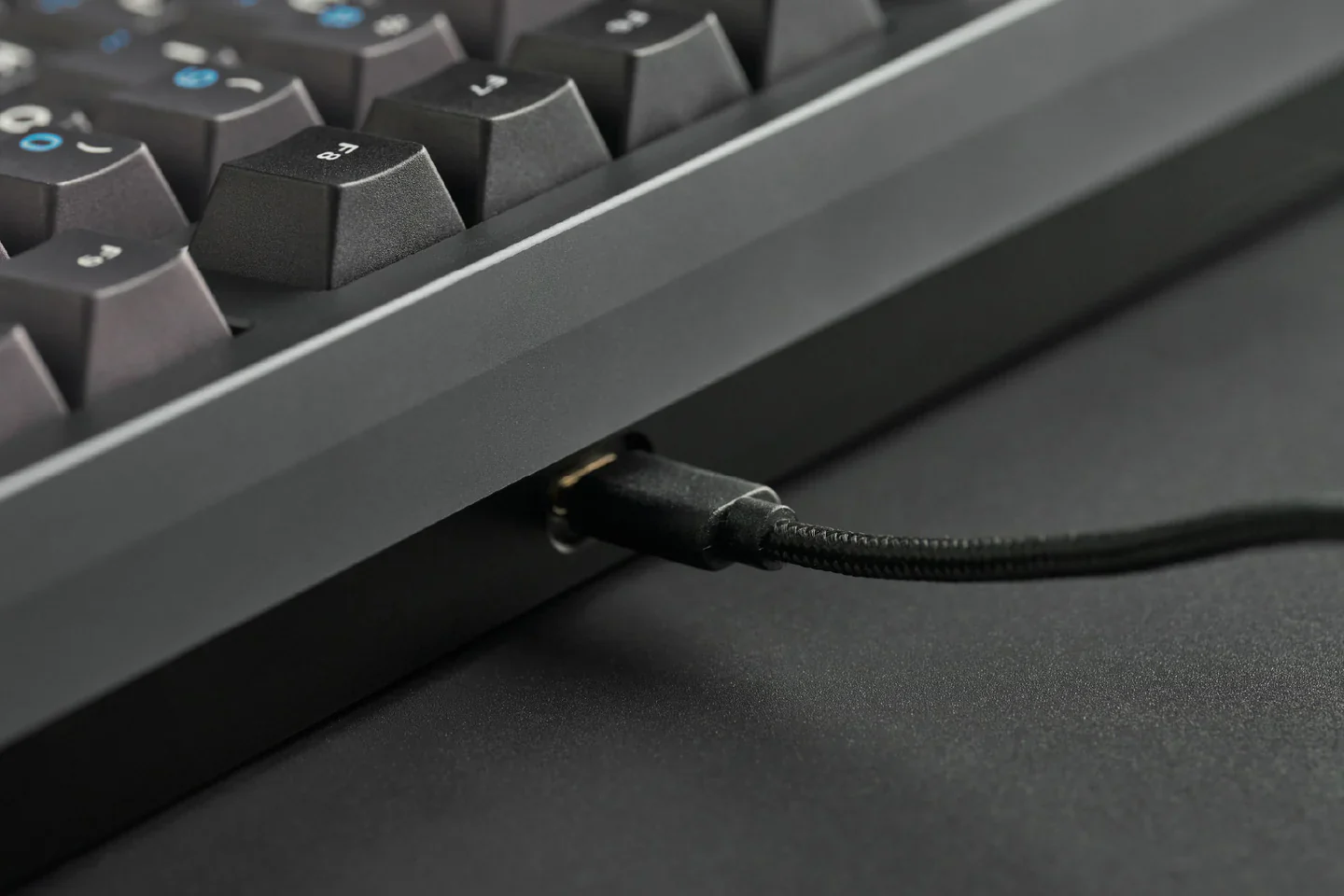 Qwertykeys QK80Mk2 Pre-Built Wireless Mechanical Keyboard - Image 4